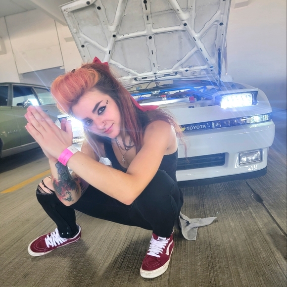 Meet your Posher, Sarah - Picture 1 of 5